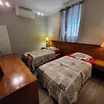 Hostel Seven Hills